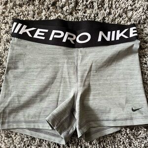 Nike Pros Gray